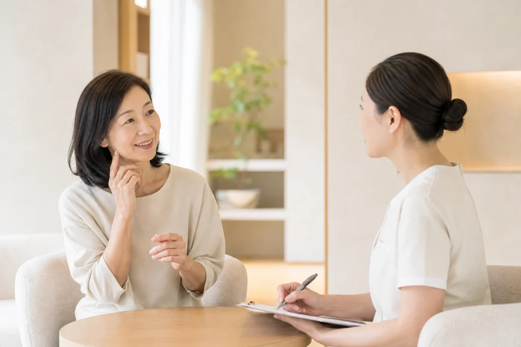 肌や生活について丁寧に話すカウンセリング